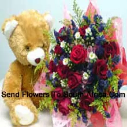 Bouquet de 12 roses rouges avec des remplissages et un ours en peluche de taille moyenne